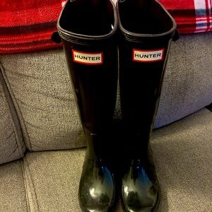 Size 7 Hunters, adjustable calf wore 3 times